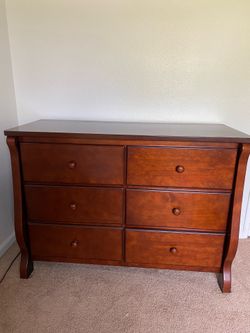 Dresser with 6 drawers
