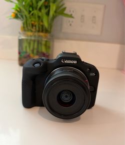 Canon R100 EOS