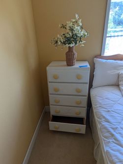 Chest of drawers
