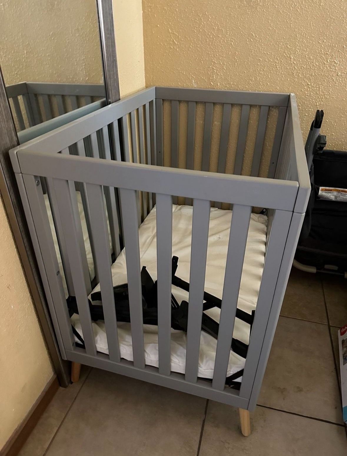 Baby crib 
