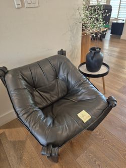 Leather lounge chair