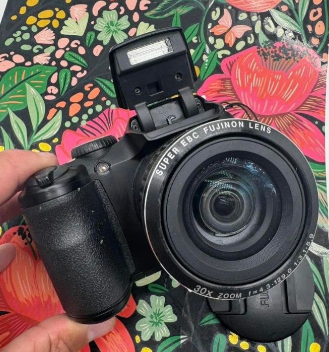 Fujifilm FinePix S4840 16MP Digital Camera