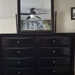 Dresser With Mirror