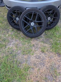 Slingshot tires and rim