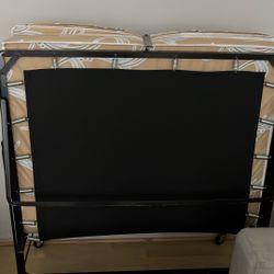 Foldable Roll Away Bed / Only Used For Two Days. 