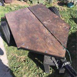 3 1/2ft Wide X 5 1/2ft Long Trailer 