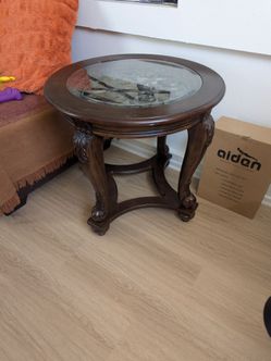 Round end table