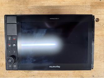 Raymarine GPS chartplotter touchscreen
