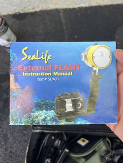 SeaLife DC 600 Underwater Digital Camera with Housing and External Flash