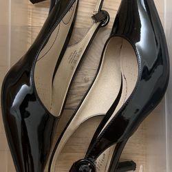 A Pair Of Shoes Women Size 8.5