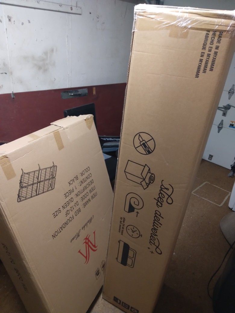 🛌 QUEEN SIZE MATTRESS BRAND NEW IN BOX. QUEEN SIZE BOX SPRING BRAND NEW IN BOX 🛌. DELIVERY OPTIONS ARE AVAILABLE!!!!!