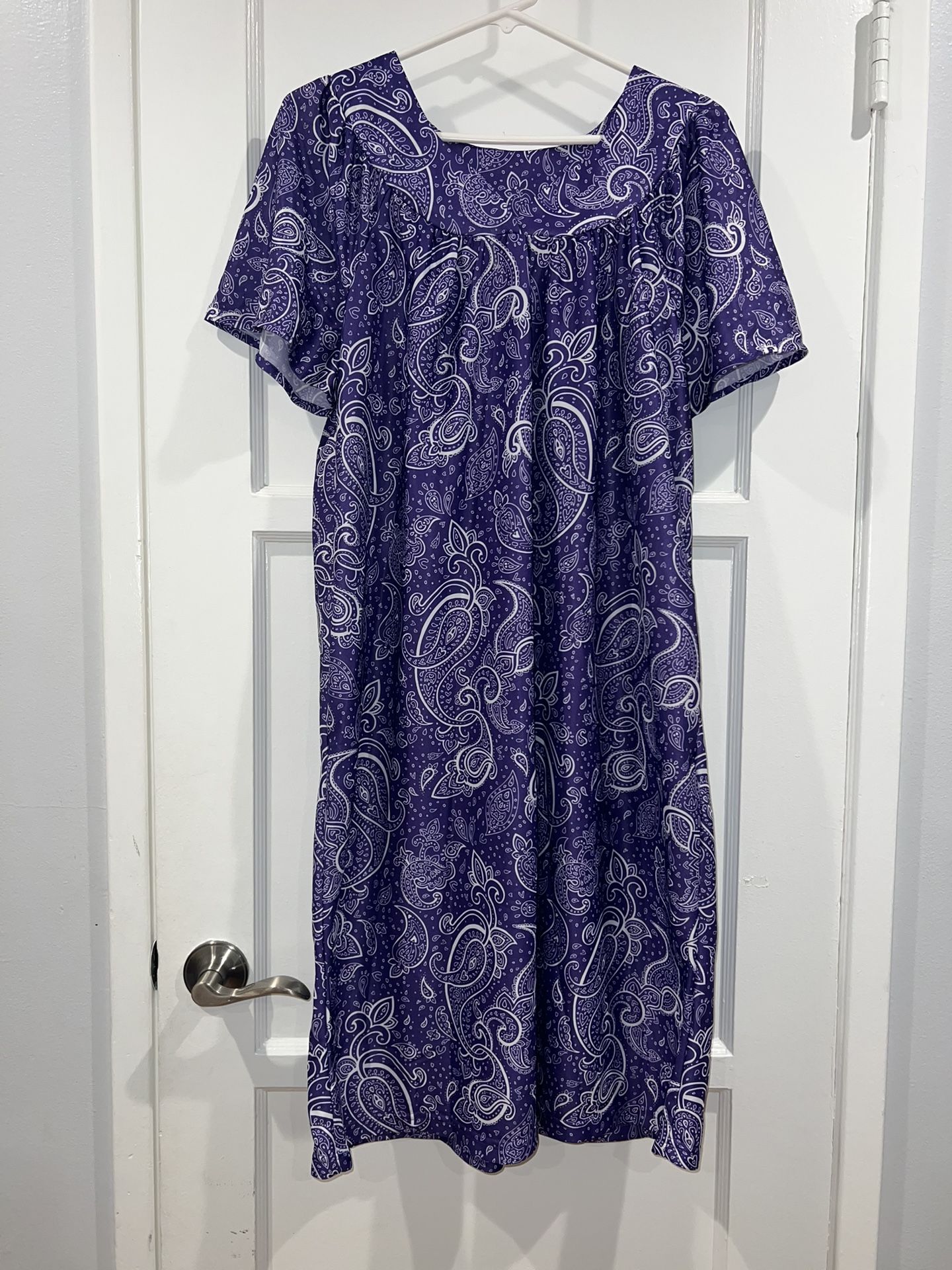 VINTAGE Women’s Med Anthony Richards Muumuu MooMoo House Dress Purple Paisley