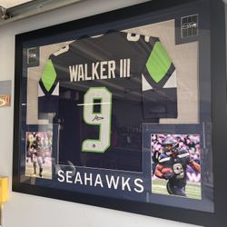 Kenneth Walker III Auto Jersey Beckett Certified 