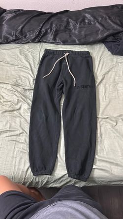 S ESSENTIALS SWEAT PANTS