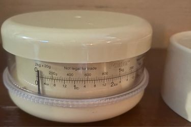 Vintage 1980s Manual Cream Kitchen Scale