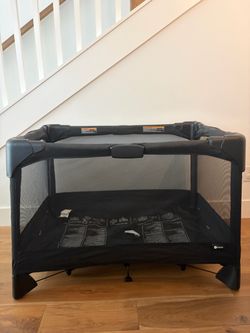 4moms Black Breeze Plus Play Yard Pack N Play
