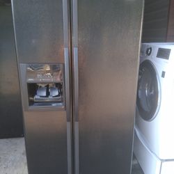 🥶$120 Whirlpool 2-Door Refrigerator Works Great 🥶90-Day Warranty 🥶Pick Up Only (Bessemer)🥶Free Stainless Steel Ice-Maker Line 🥶