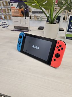 Nintendo Switch - V2 with Red and Blue Joy-Con HAC-001(-01) Good