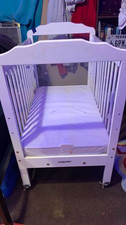 slightly used baby crib