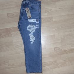 Levi’s Ripped Jeans 