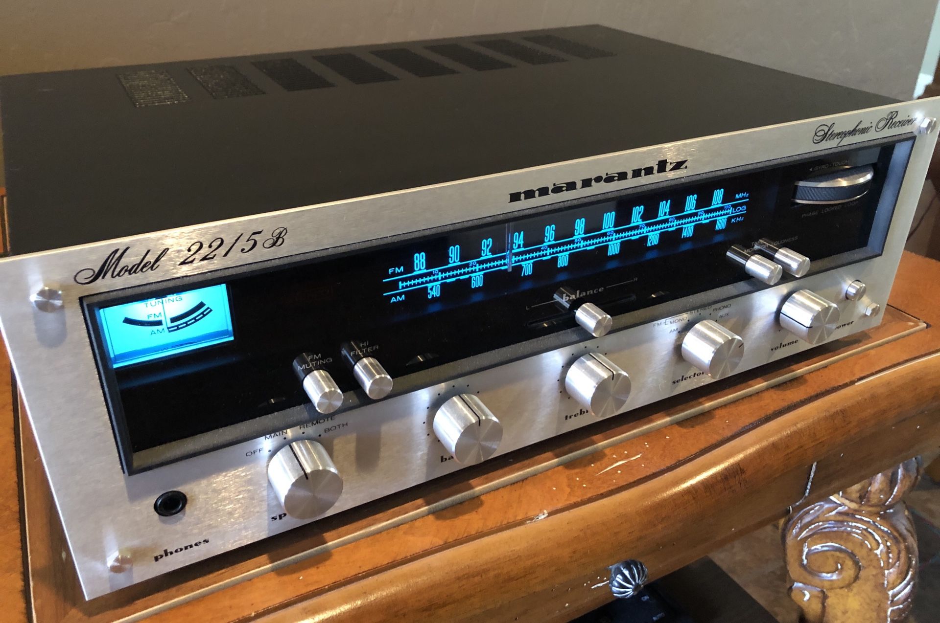 Marantz 2215B Stereo Receiver