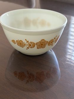 Vintage Retro Pyrex By Corning Butterfly Gold Flower 1.5 QT 402 White Bowl