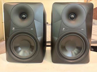 Mackie MR624 Powered Studio Monitor