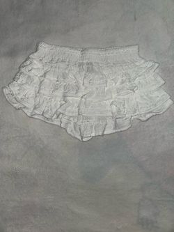 White ruffle hem cake style shorts