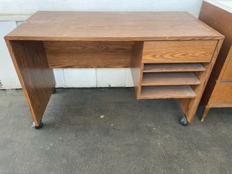 Desk $25.00 obo