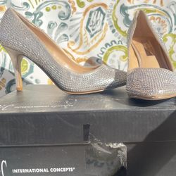 NIB**I.N.C International Concepts /  Zitah / Gold Bling / Size 5.5 / SEND OFFER!