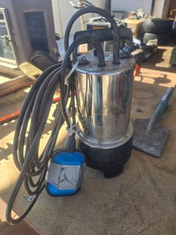 Submersible pump