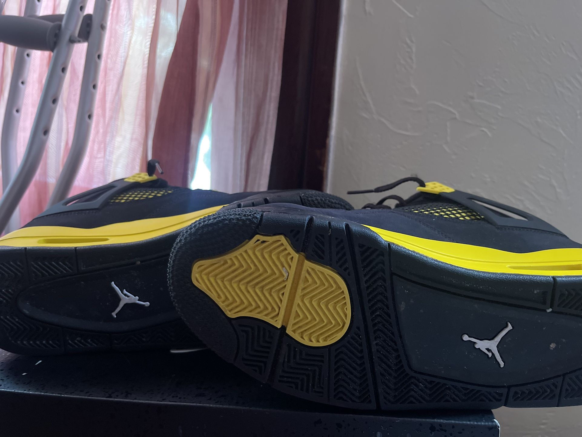 Jordan 4 Thunders