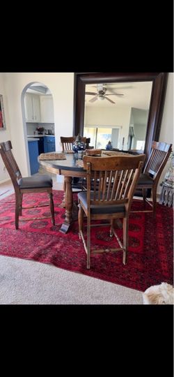 High top dinning table and 4 chairs