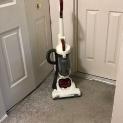 Vacuum Cleaner Black & Decker. $20