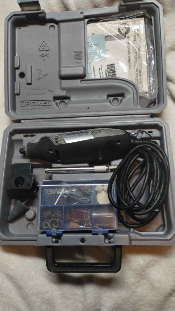 Dremel 3000 Rotary Tool w/Case, Accessories, and Operating Instructions .