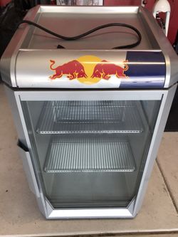 Redbull mini fridge. *not working