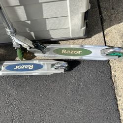 2 Razor Scooters 