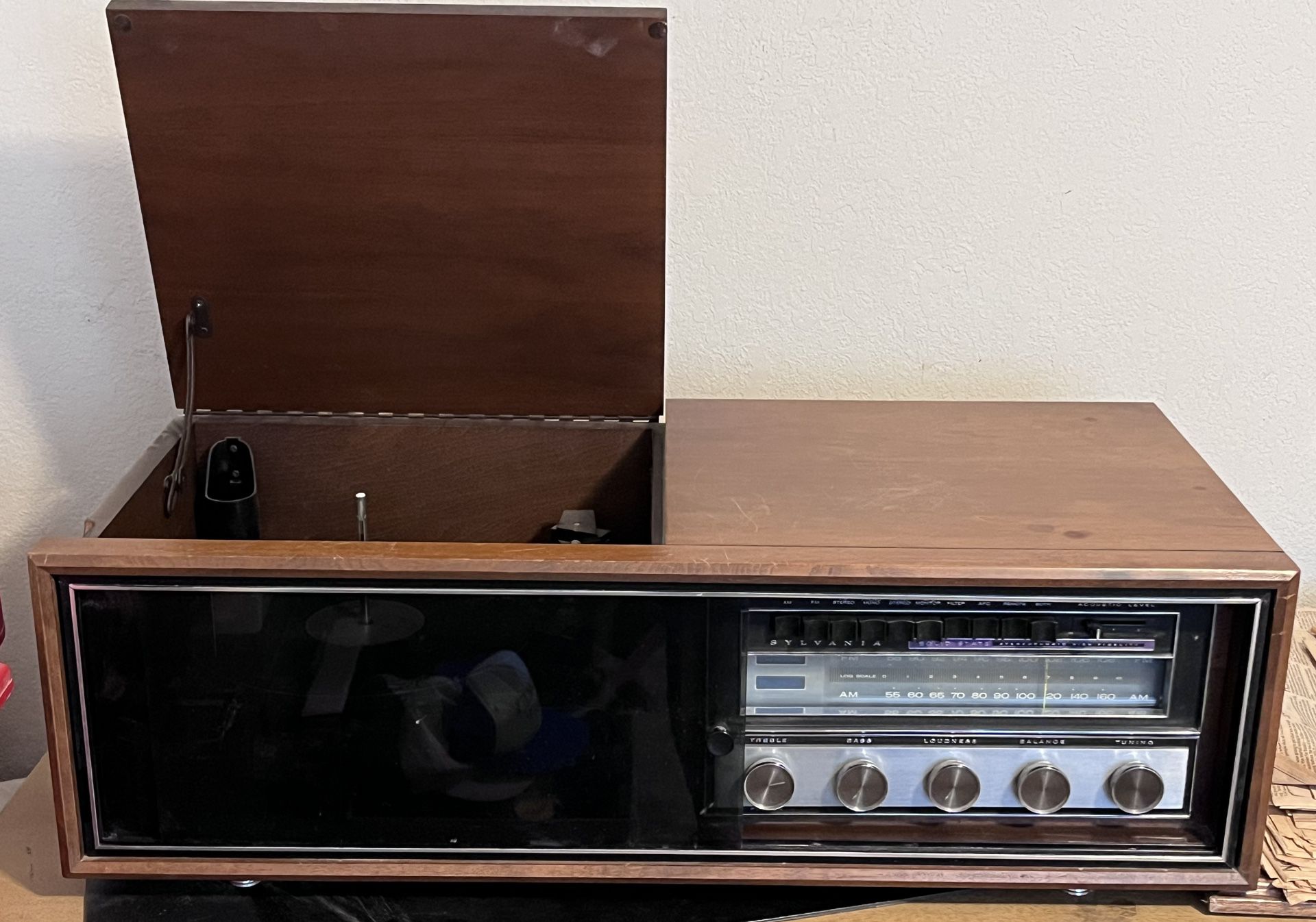 Sylvania Solid State Record Player And Radio model cS15W