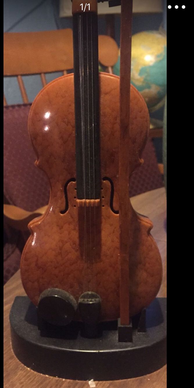 Small violin for decoration