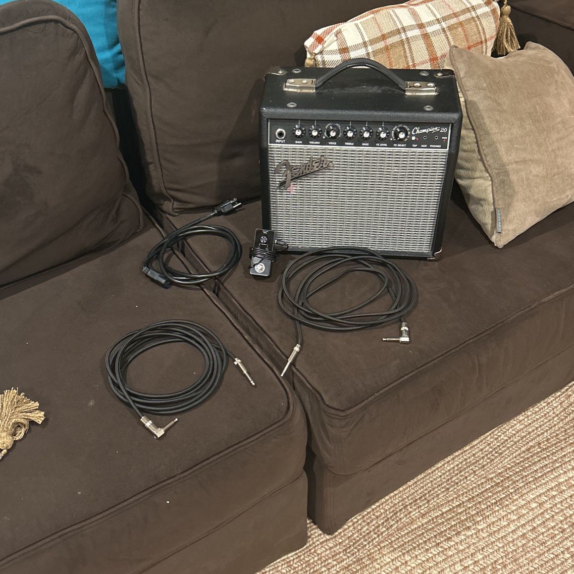 Fender Guitar Amp With Loop Pedal And Extra Chord 