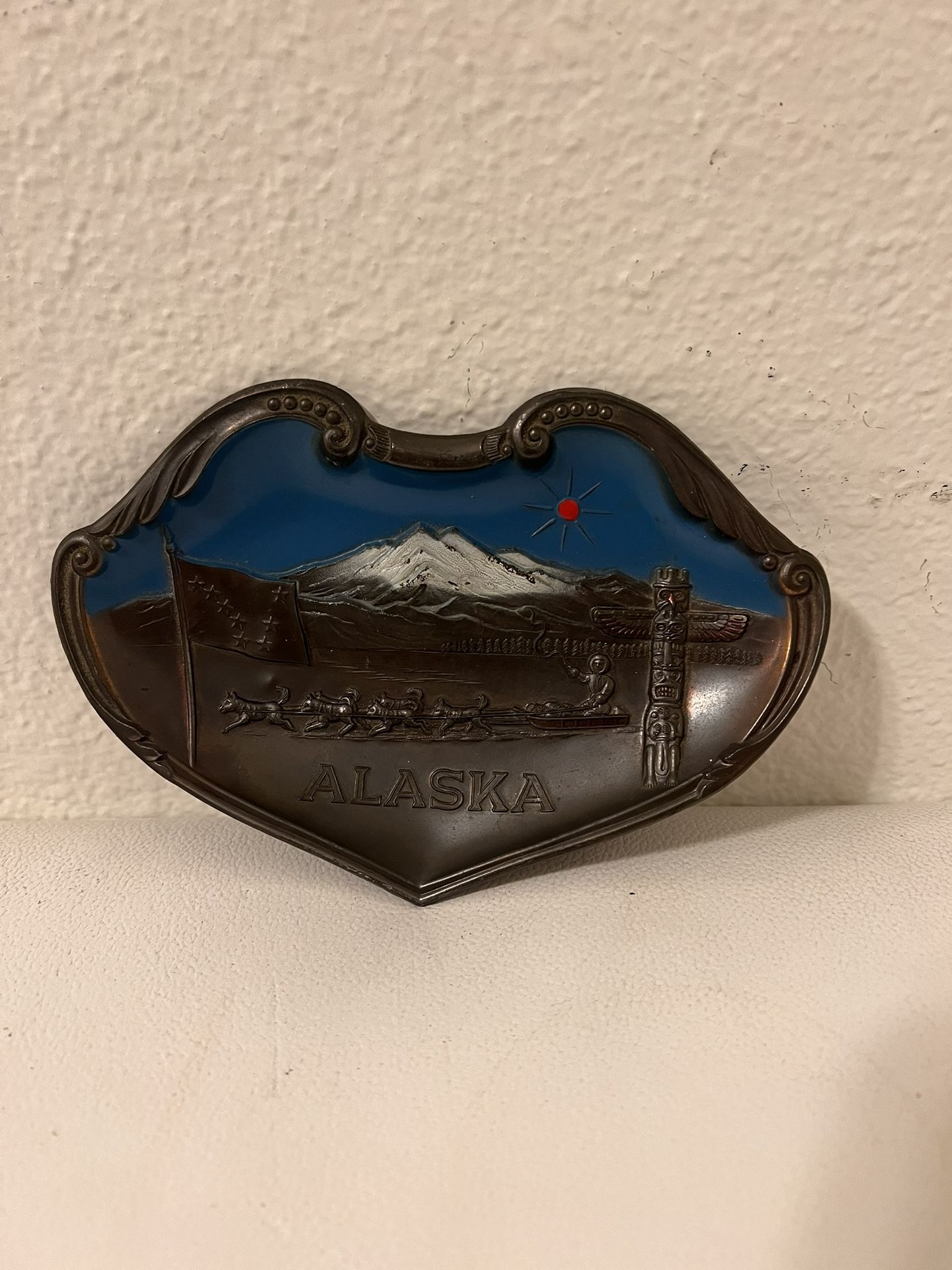 Vintage painted picture on metal Alaska made in Japan. Dog sleds with totem