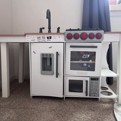 KidKraft Chefs Create N Play Island Kitchen - White