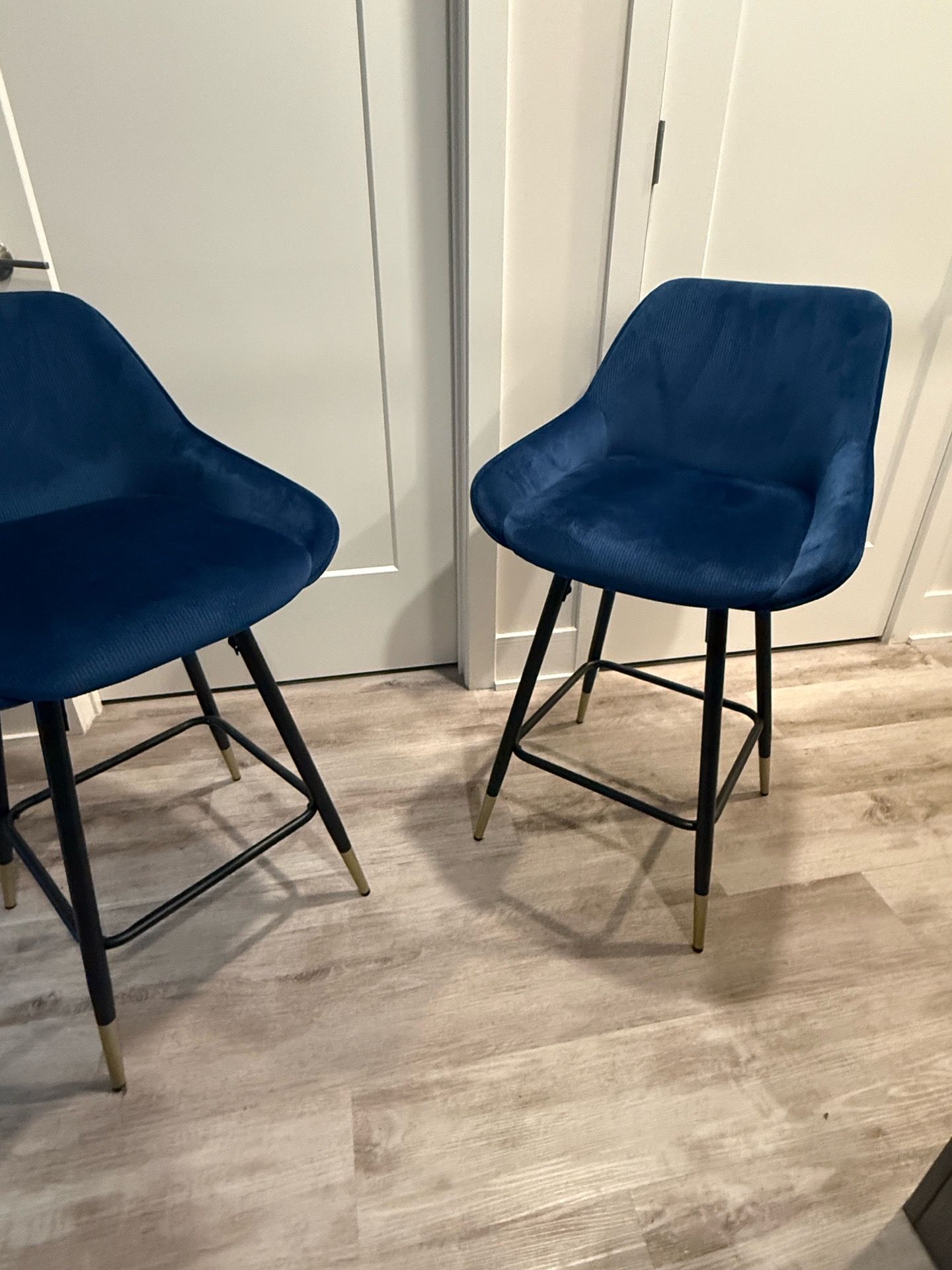 Royal blue velvet island chairs