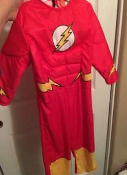Flash costume 3T - runs small