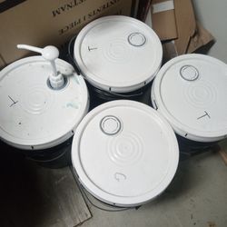 Laundry Detergent 5 gallons (Tide/Gain)