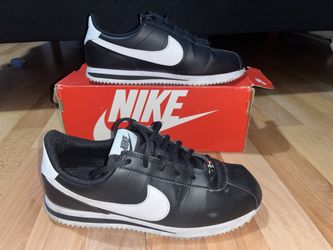 Size 7 women Nike Cortez