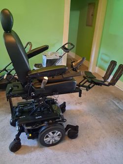 2024 QUANTUM I-LEVEL Q6 EDGE 2.0 POWERCHAIR