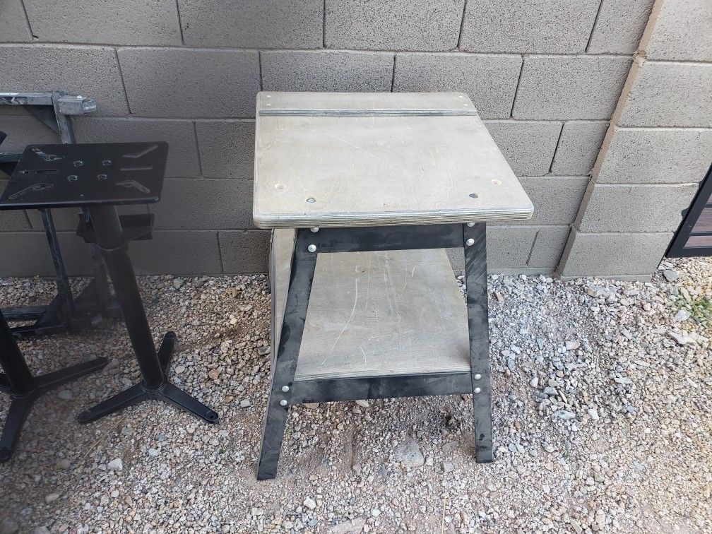 Tool stands and mobile bases