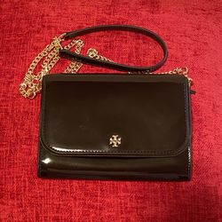 Authentic/ New TORY BURCH Emerson Chain Wallet in Patent Black