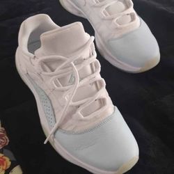 Jordan 11 Legend Blues Low